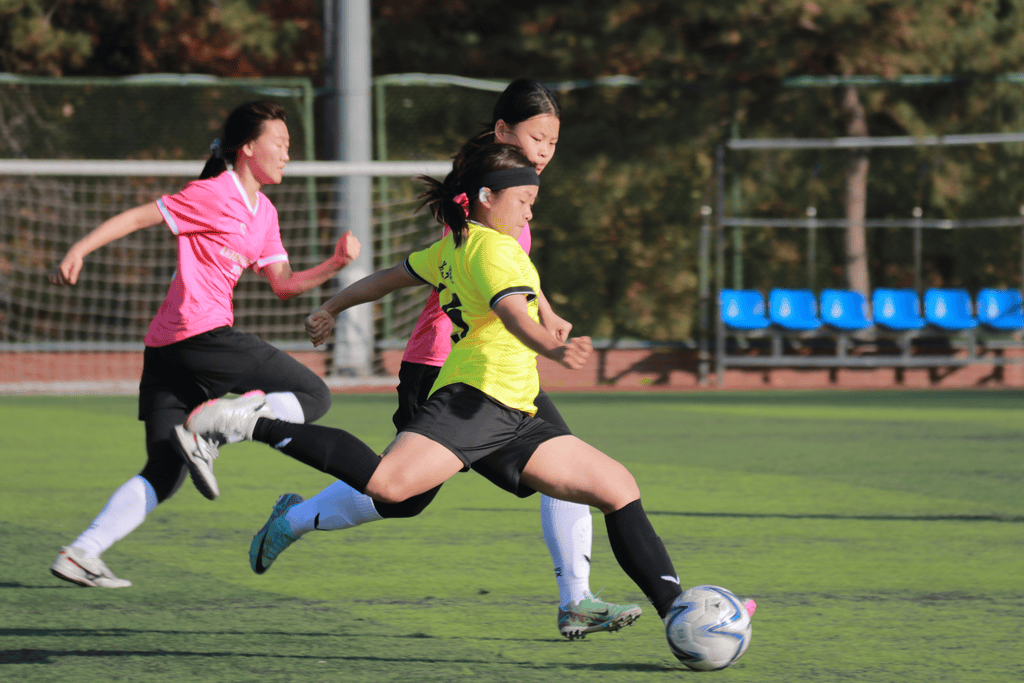 九游娱乐娱乐-国际友谊赛上，女足球员奉献精彩比赛(国际友谊赛上,女足球员奉献精彩比赛视频)
