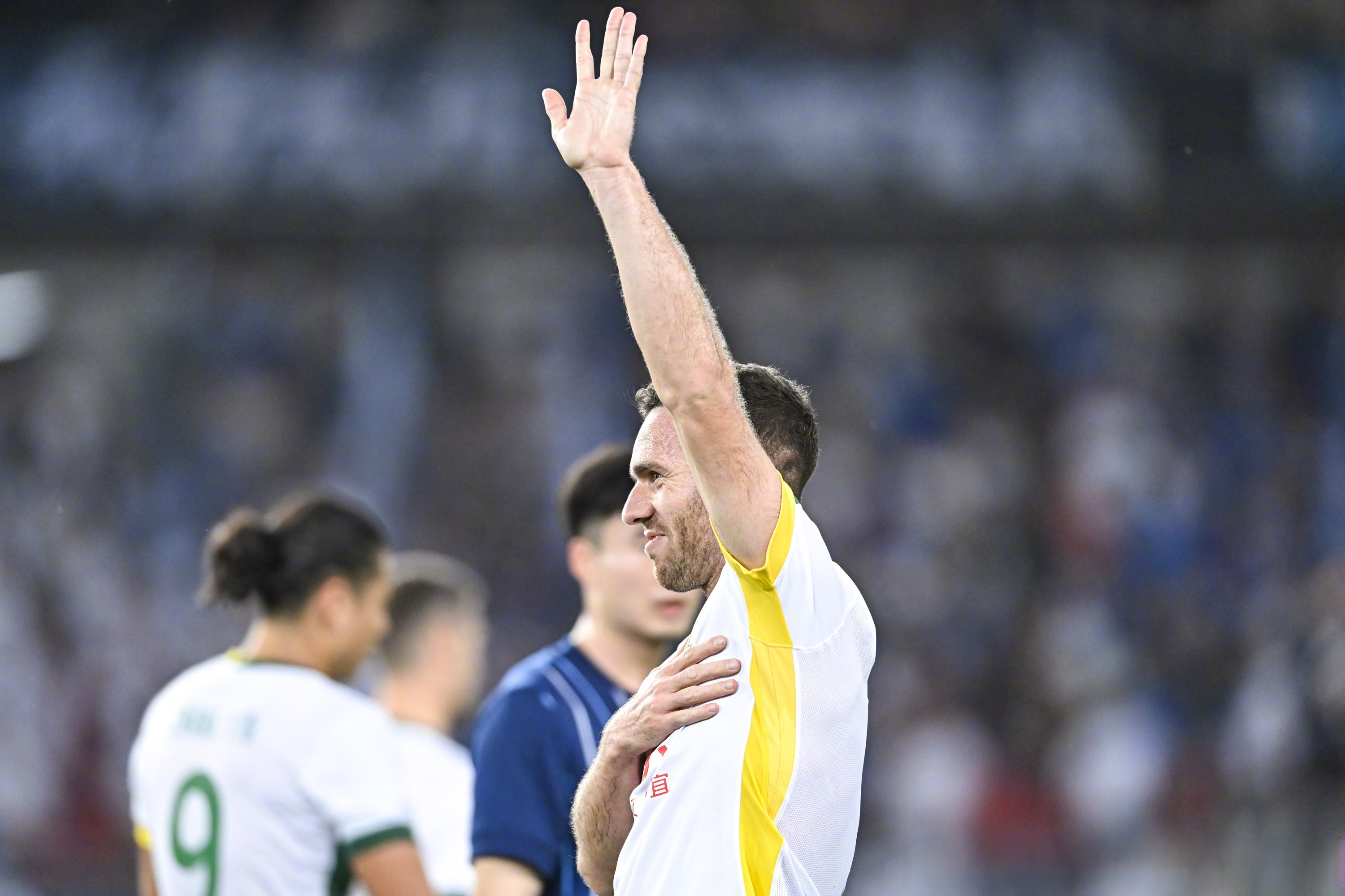 北京国安客场战平江苏舜天，暂居前列