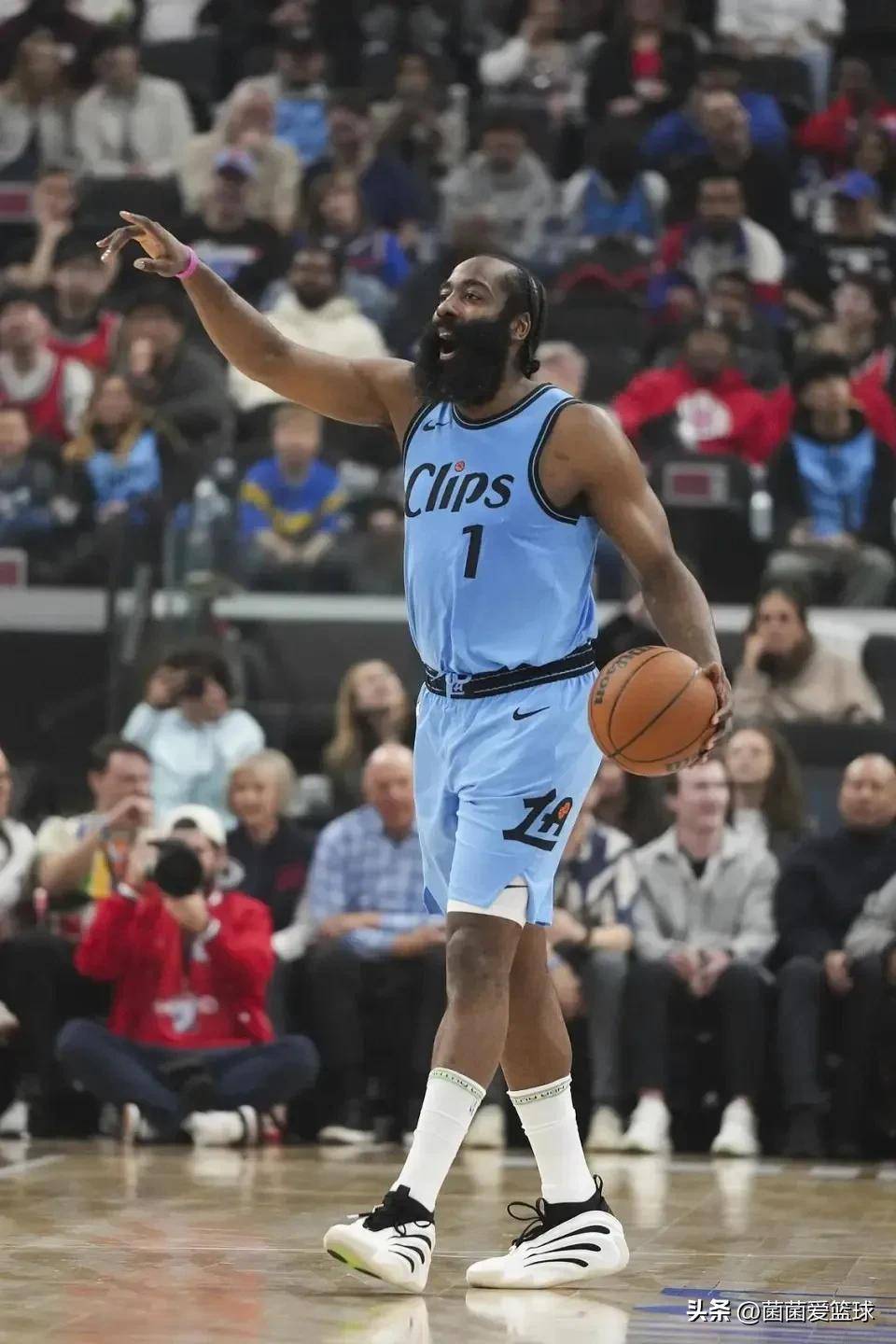 篮球球员专访：哈登公开谈论加盟费城人的想法