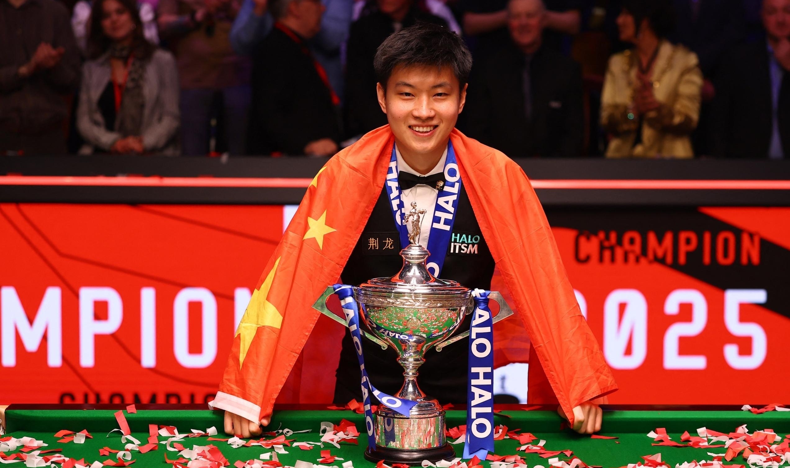 九游娱乐新闻-包含瞬间定格：球员瞳孔炯炯，全神贯注比赛的词条