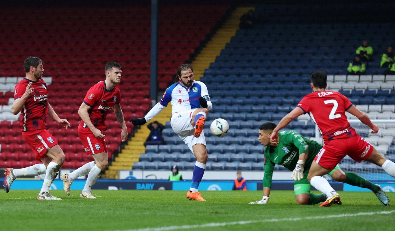 九游娱乐app下载-实力悬殊的球队在比赛中展现出顽强进攻