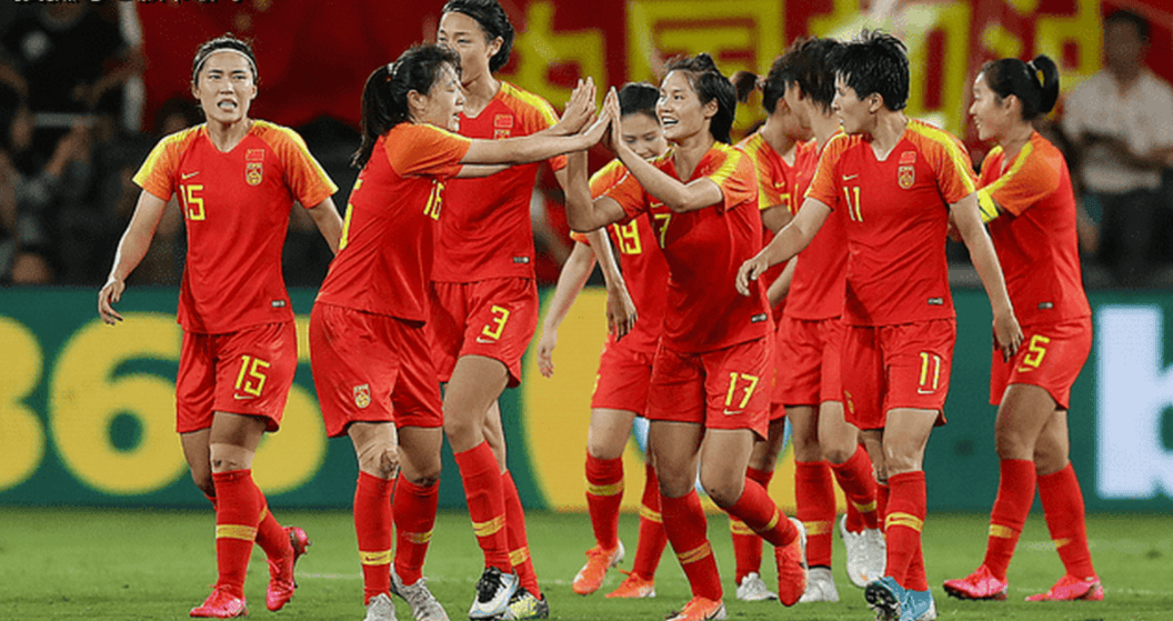 中国女足表现出色，在比赛中占据优势