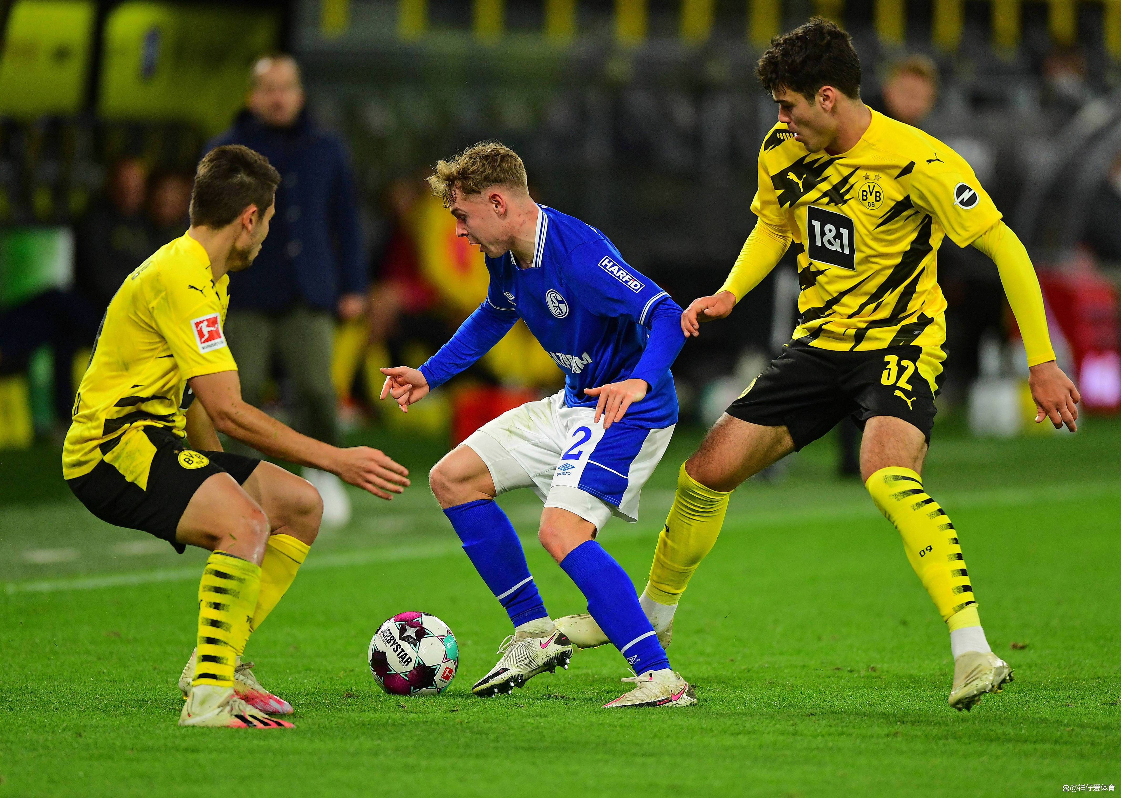 九游娱乐vip注册-足球盛会争夺激烈，球员斗志昂扬