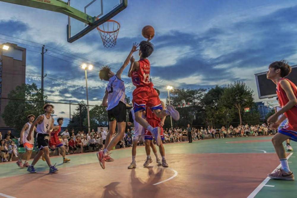 九游娱乐登录入口-篮球比赛中球员个人技术大比拼的简单介绍