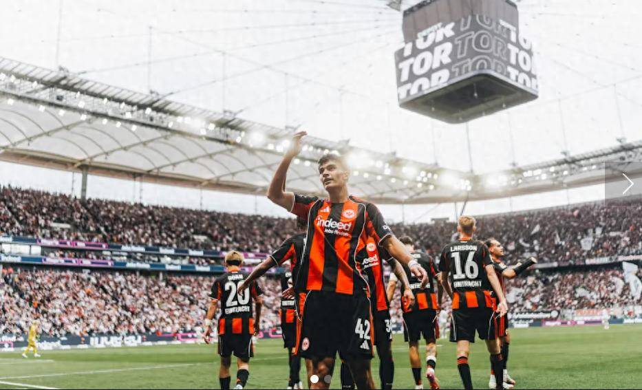 法兰克福主场大胜,豪取三分 法兰克福主场大胜,豪取三分