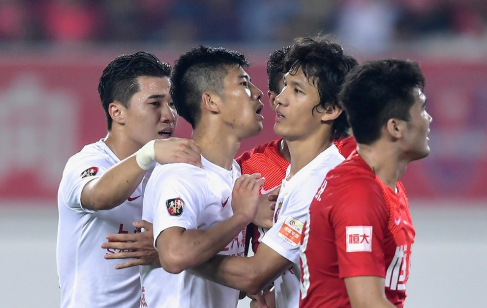 九游娱乐下载-包含广州恒大连胜，稳稳地稳居积分榜榜首的词条