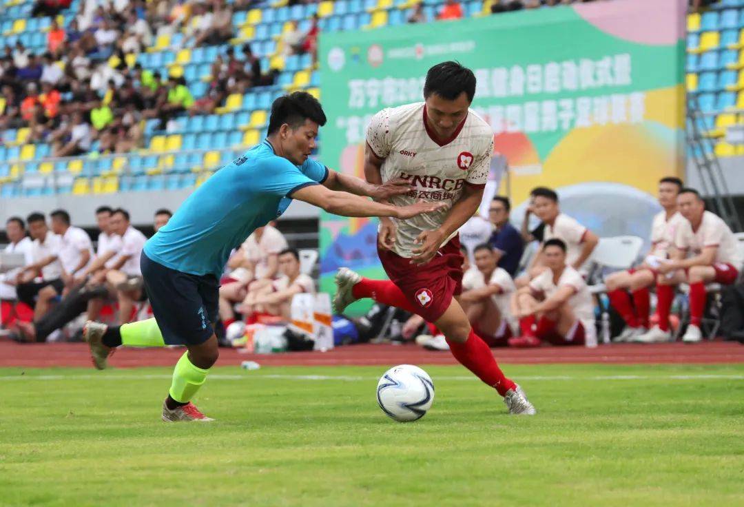 激战正酣,足球比赛掀起热潮 激战正酣,足球比赛掀起热潮