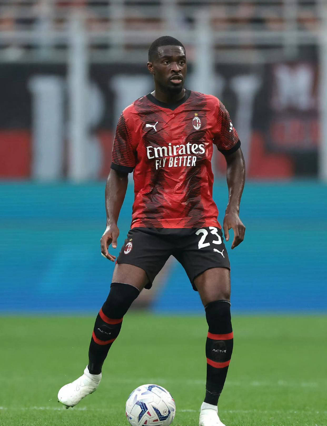 九游娱乐在线登录-AC米兰曾效力球员现身球迷见面会，回忆往昔辉煌岁月的简单介绍