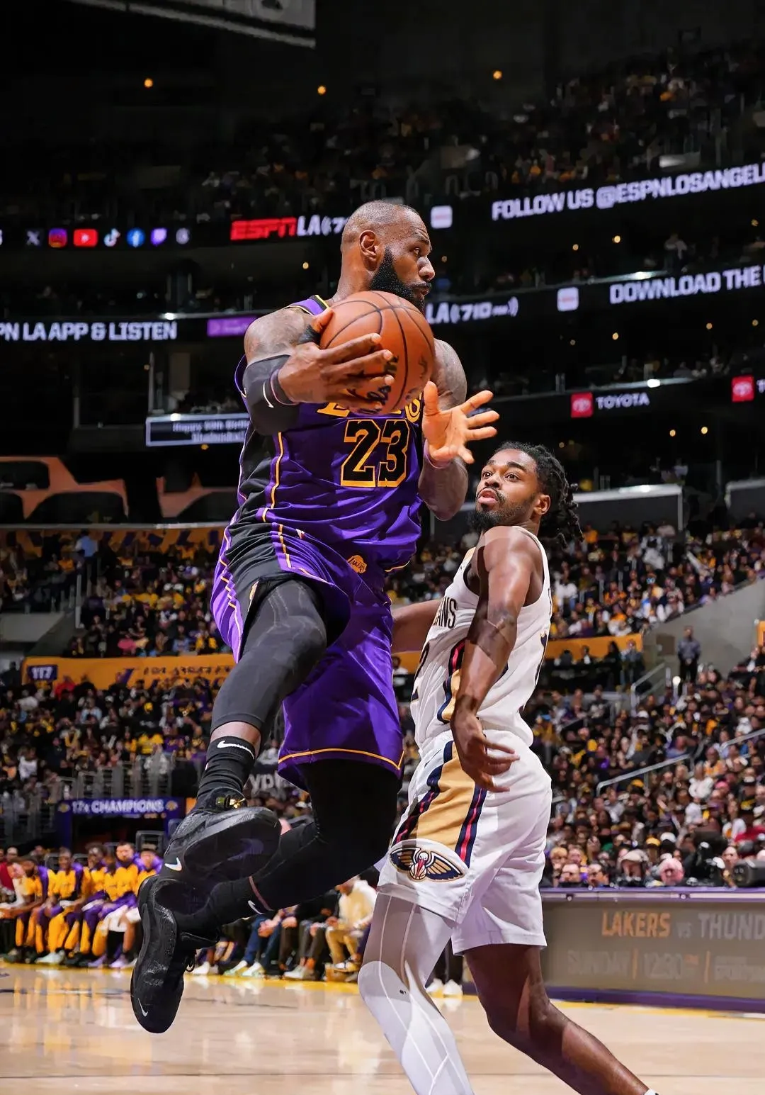 湖人惨败爵士,詹姆斯空砍30分仍难免 湖人惨败爵士,詹姆斯空砍30分仍难免