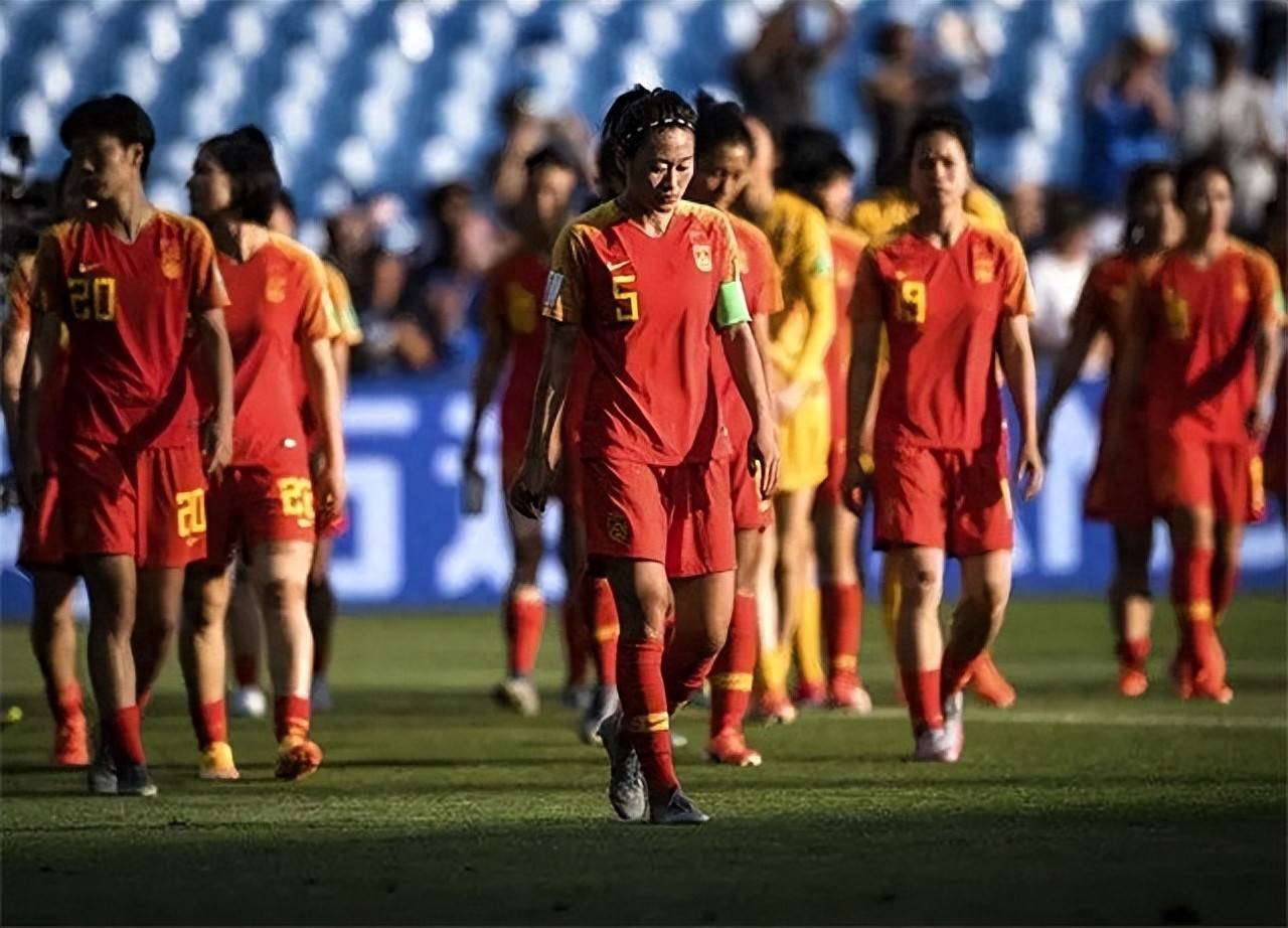 中国女足总教练再次呼吁球迷为球队加油助威