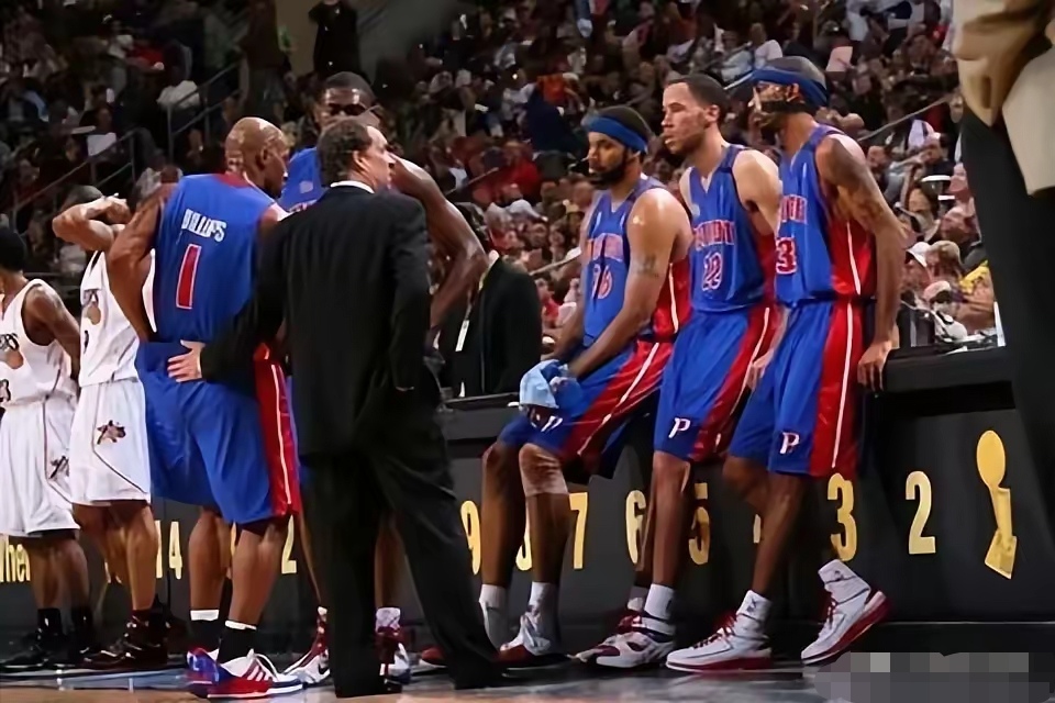 九游娱乐课程-球队攻防俱佳，一举击败对手赢得比赛