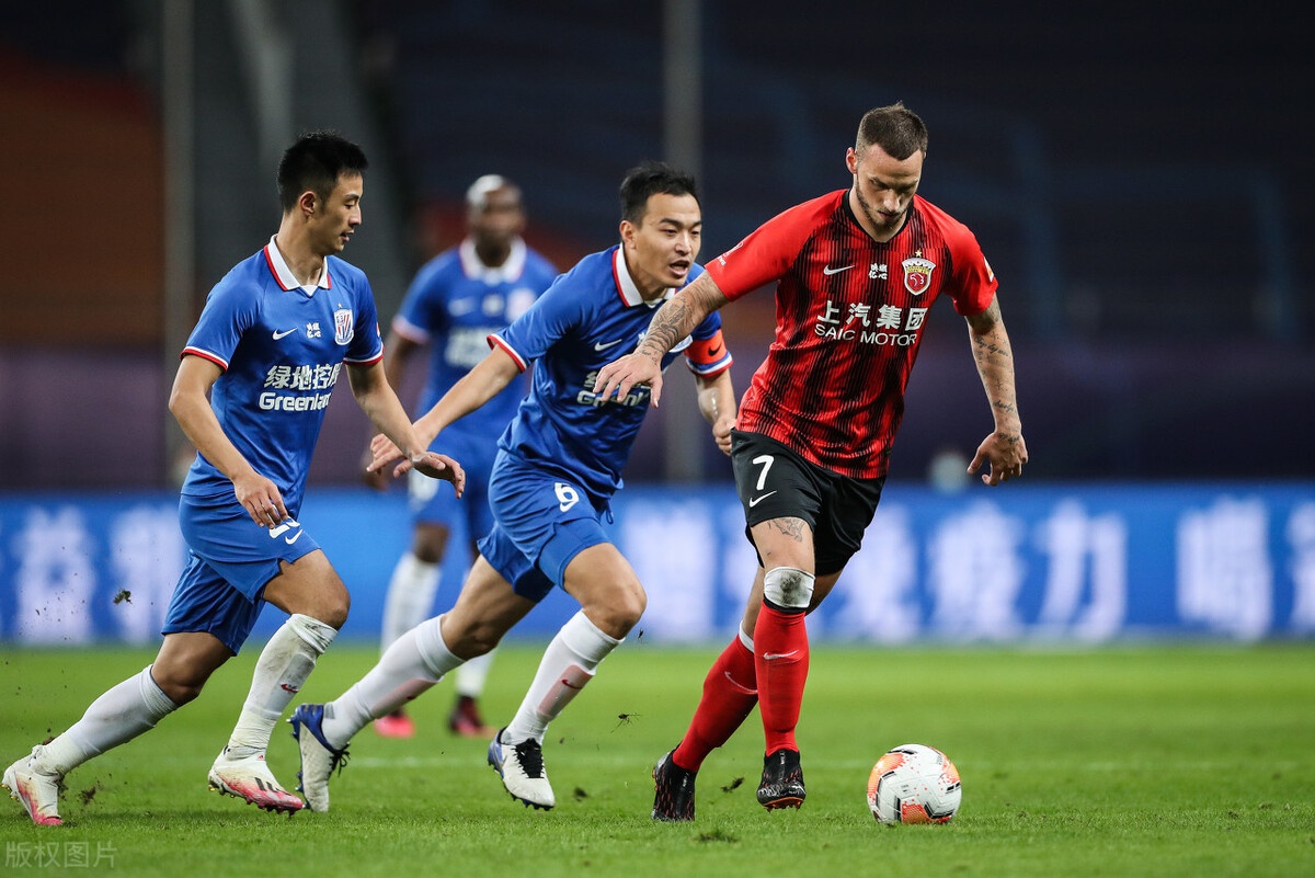 狂风暴雨:顶尖球队激烈对决 狂风暴雨:顶尖球队激烈对决