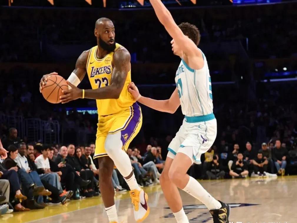 九游娱乐网页版-黄蜂主场力克公牛，比林斯全场22分