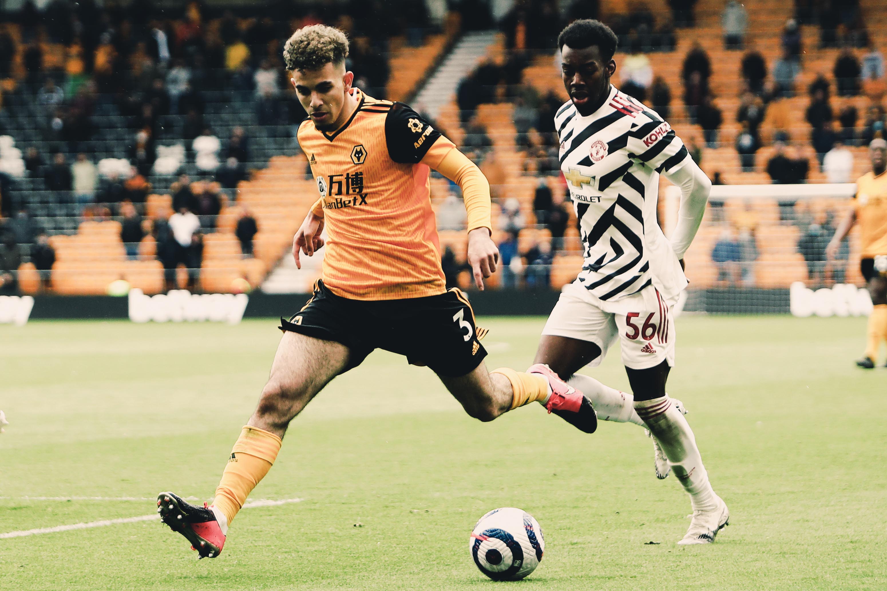 狼队主教练因伤匮乏，赛季前景堪忧的简单介绍