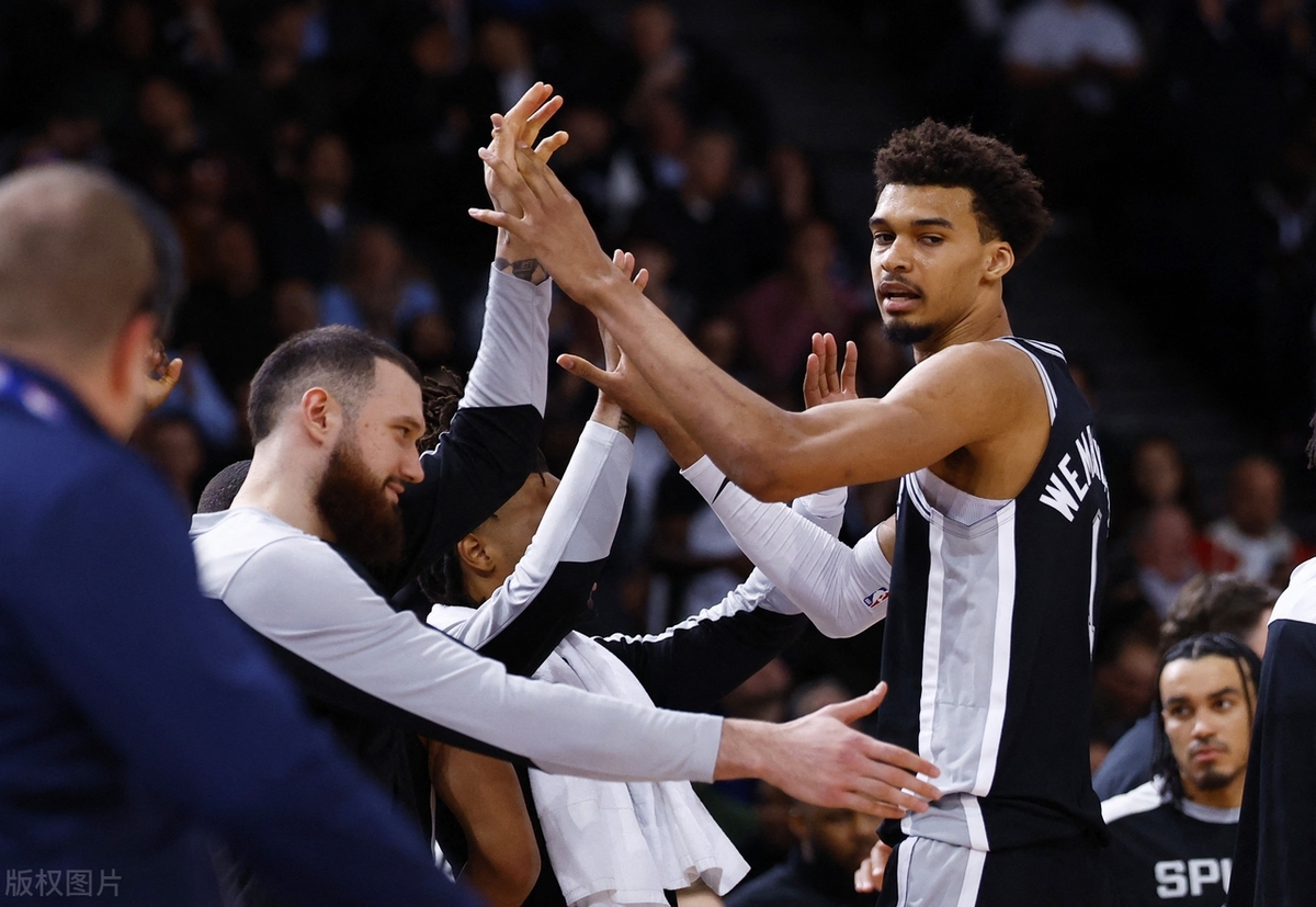 九游娱乐竞技-包含雄鹿迎战马刺，实时比分惊险刺激的词条