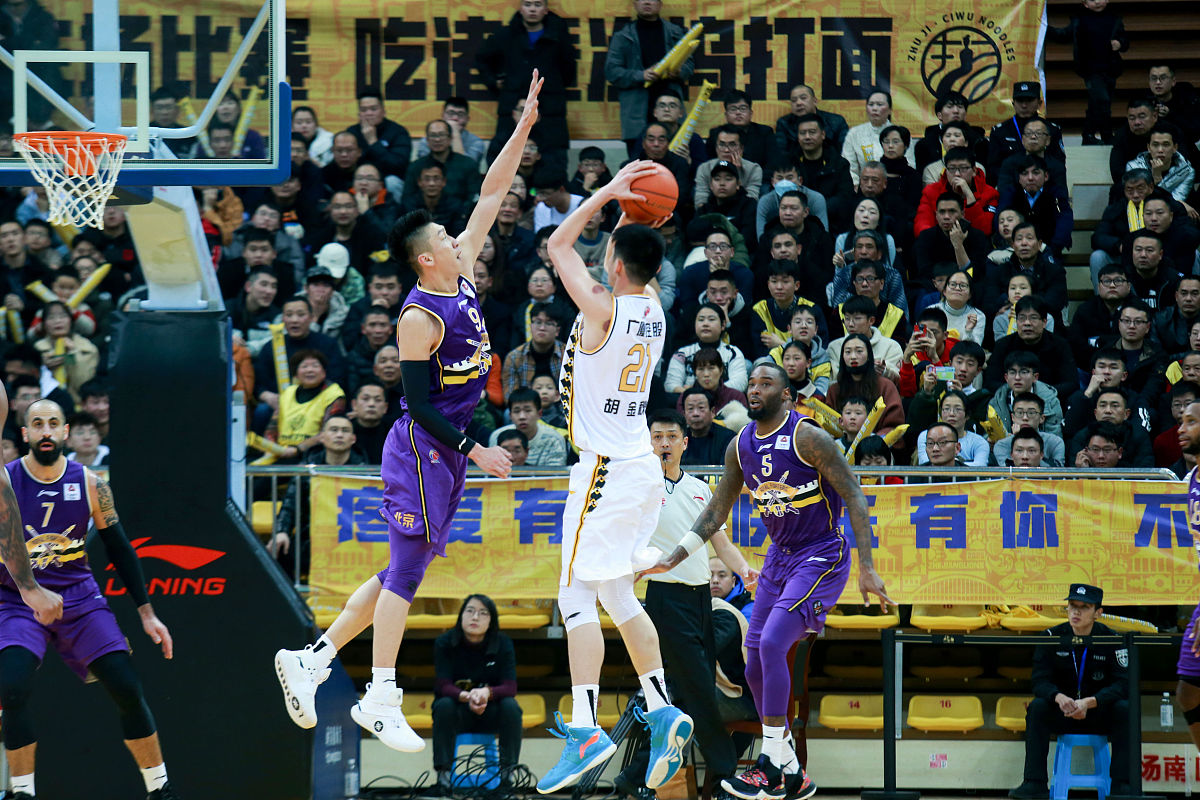 九游娱乐下载-太阳主场胜出，球迷欢呼雀跃庆祝的简单介绍